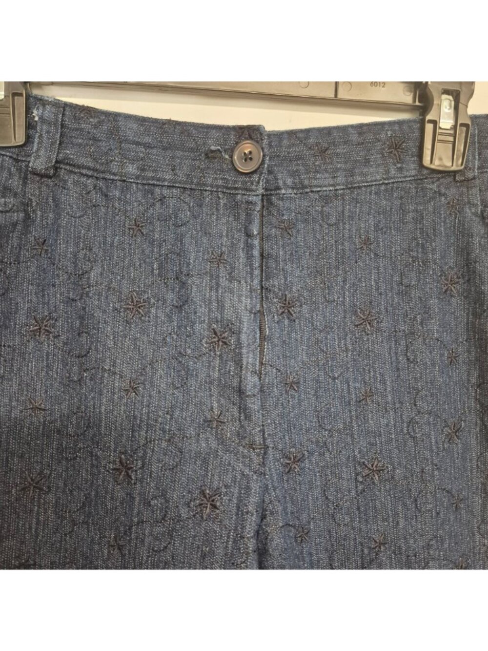 White Stag Women's Dark Denim Capri Pants Size 16 With Star Embroidery - Picture 3 of 7